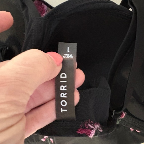 Torrid Blk Floral Embroidered Mesh High Neck Bikini Top Size 1 L Halter Swimwear - Picture 3 of 9